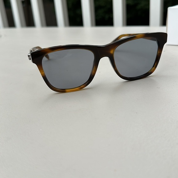 Alexander McQueen AMO158S unisex 54mm Sunglasses - Picture 1 of 8